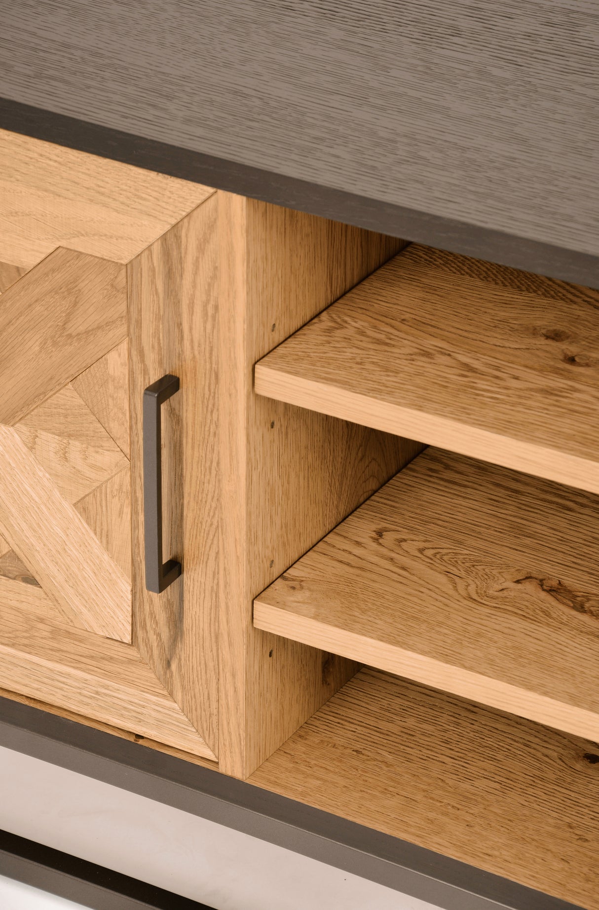 Comoda TV Loft cu Structura din Otel si Fronturi din Stejar Alb Livin Hill