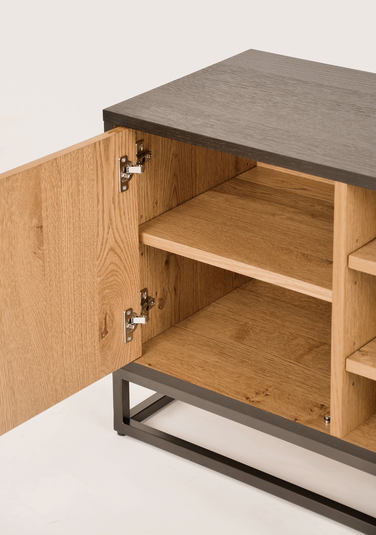 Comoda TV Loft cu Structura din Otel si Fronturi din Stejar Alb Livin Hill