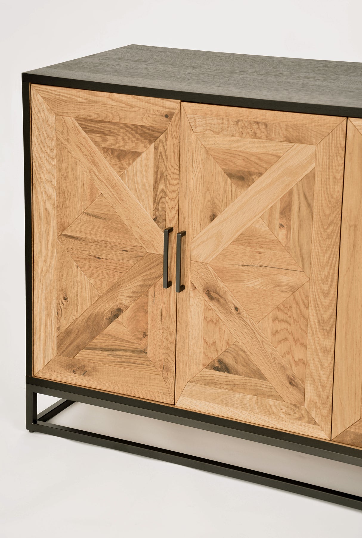 Comoda Loft cu Fronturi din Stejar Alb si Structura de Otel Livin Hill