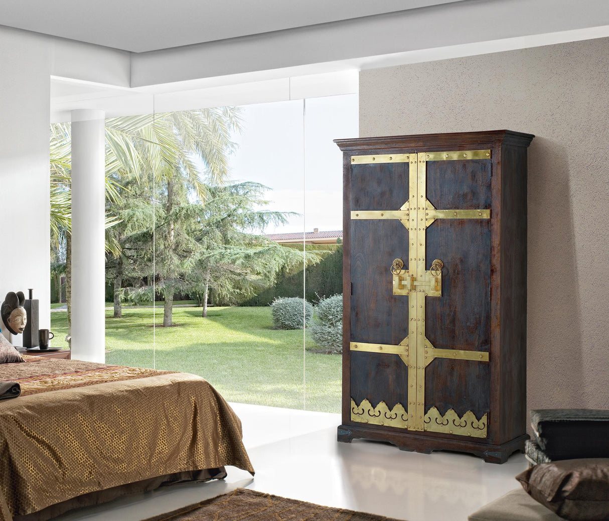 Dulap din Lemn de Mango cu Detalii din Bronz Giner y Colomer