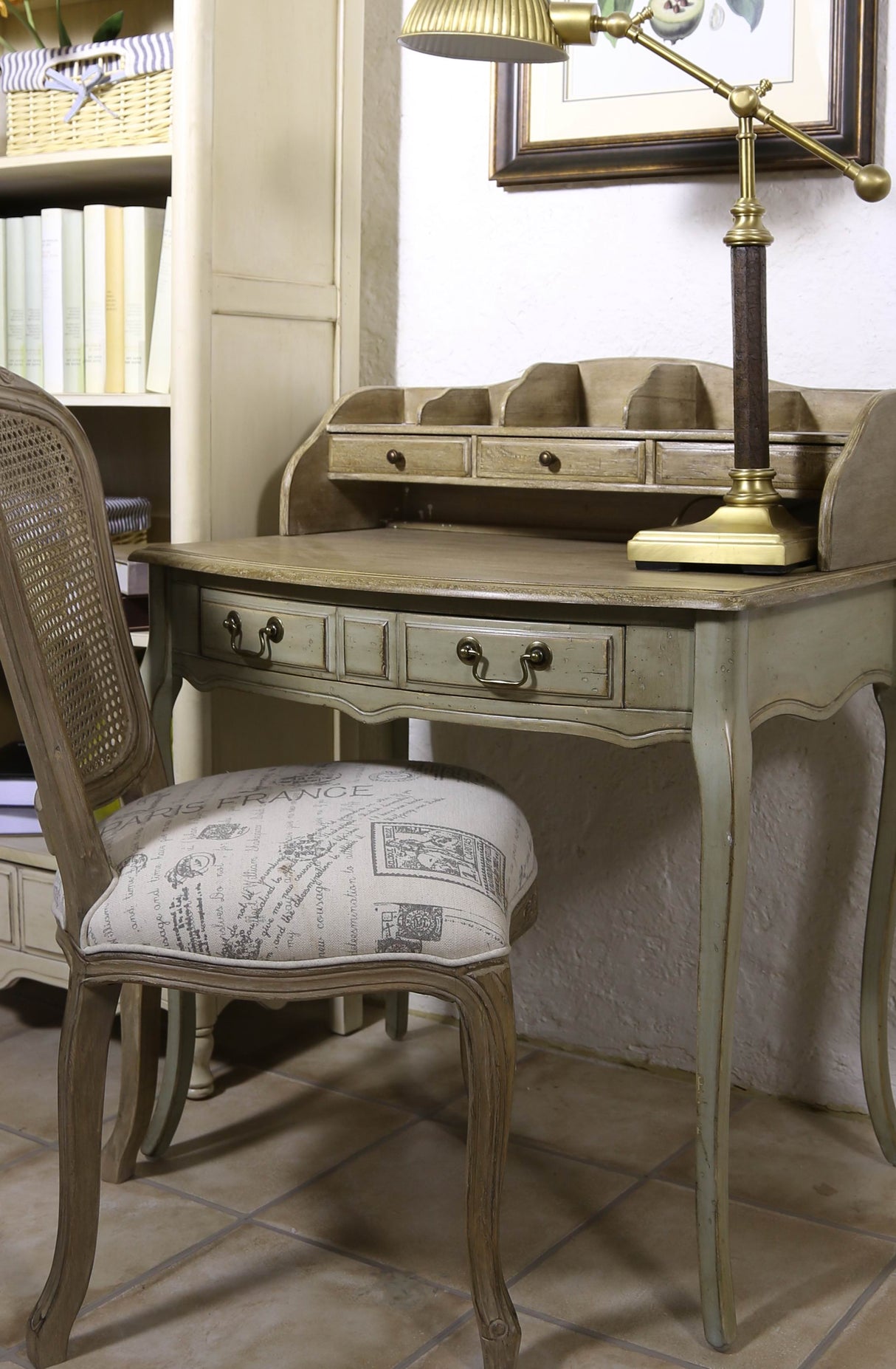 Masa Machiaj din din Stejar cu Motive Provensale Livin Hill