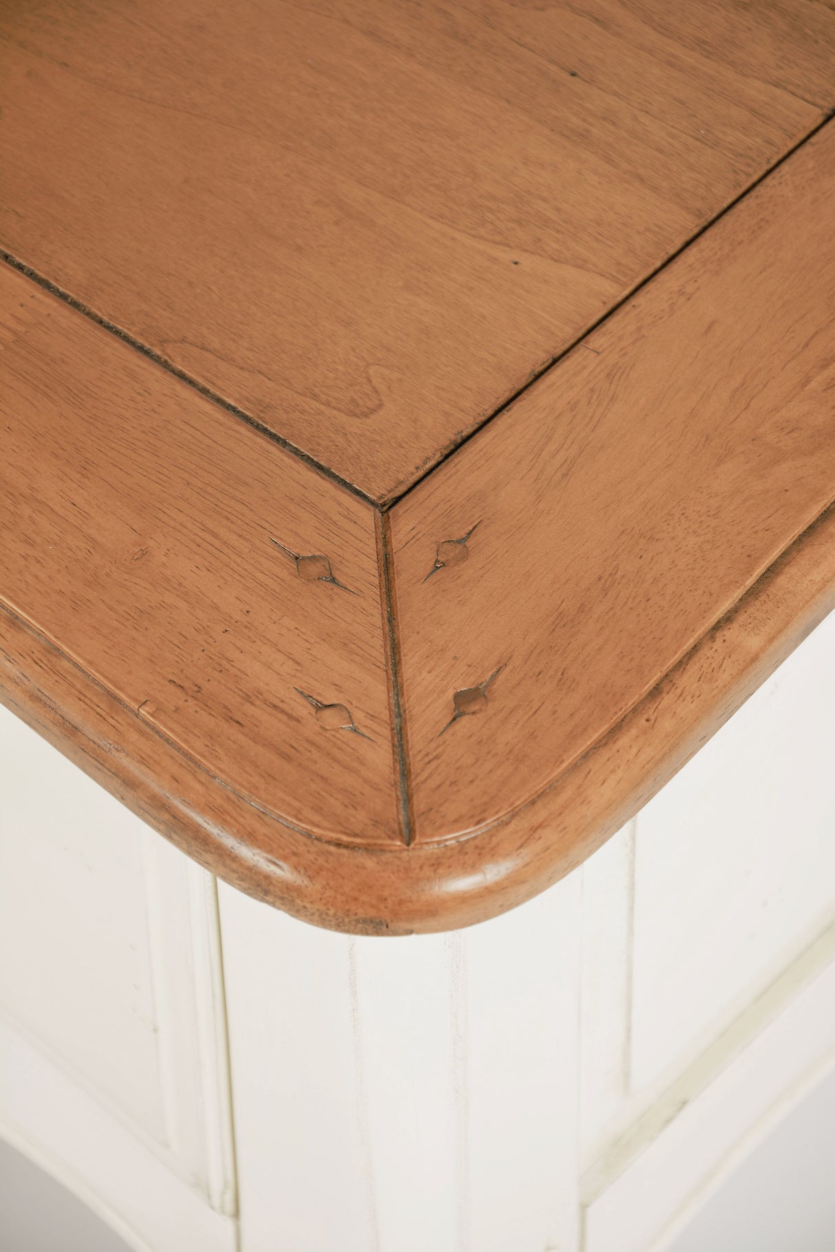 Masuta de Cafea din Lemn Masiv cu Picioare Sculptate Livin Hill