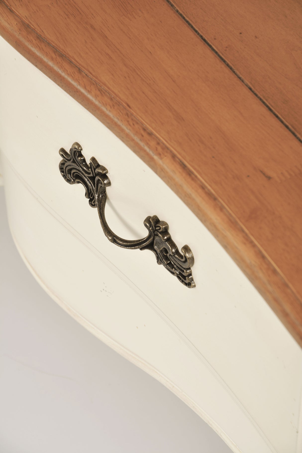 Masuta de Cafea din Lemn Masiv cu Picioare Sculptate Livin Hill