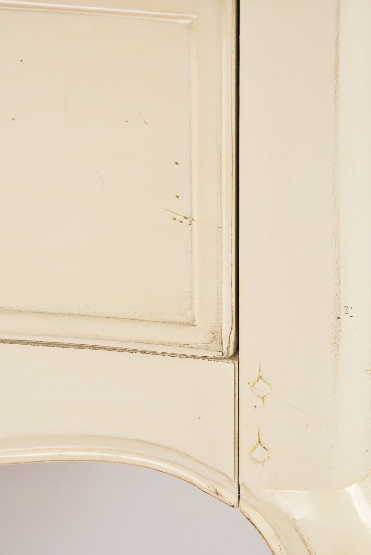 Masuta de Cafea din Lemn Masiv cu Picioare Sculptate Livin Hill