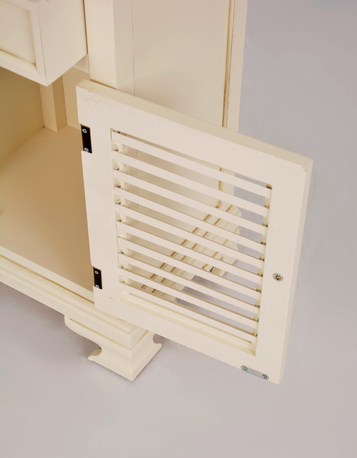 Noptiera Crem cu Obloane Decorative Livin Hill