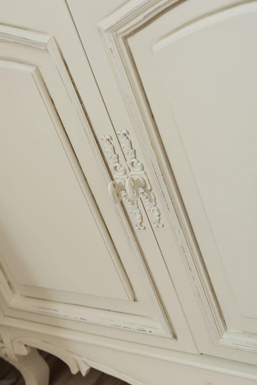 Comoda Provensala Crem cu Blat Maro si Manere Scoica Livin Hill