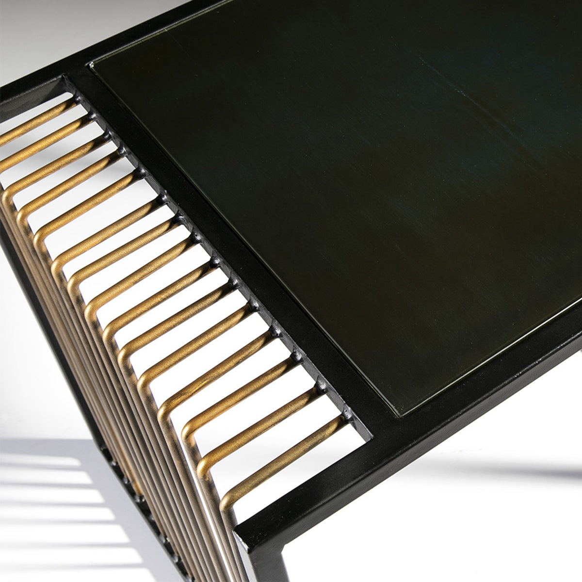 Masa Laterala cu Oglinda Finisaje Aurii Negre Thai Natura