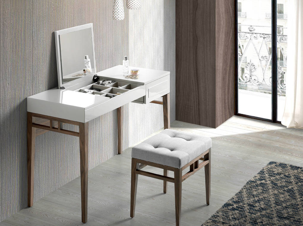 Masa de Toaleta Gri cu Oglinda Pliabila si Cutie pentru Bijuterii Angel Cerda
