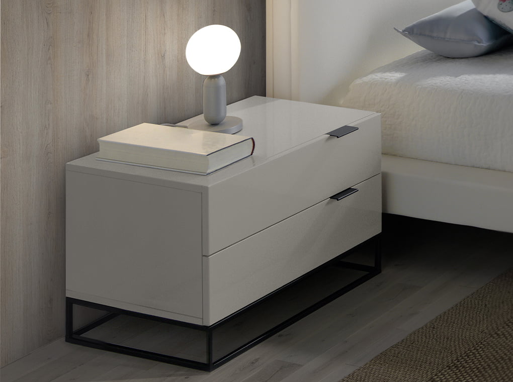 Noptiera din DM Lacuit cu Picioare din Otel Negru Angel Cerda