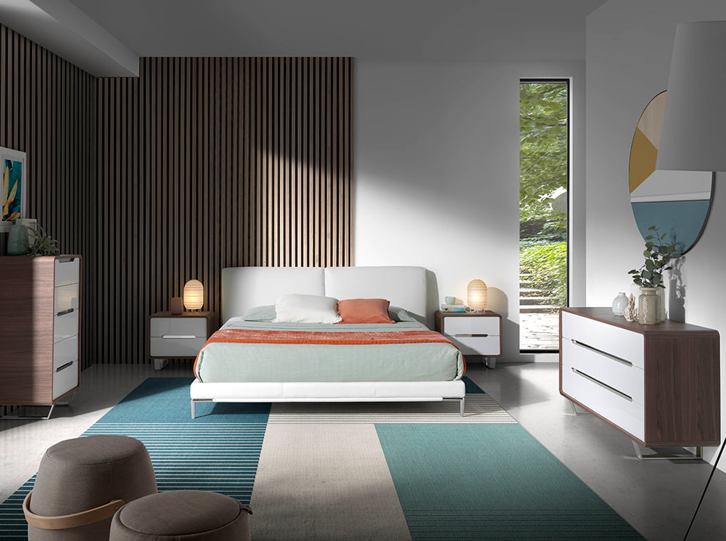 Comoda din Nuc cu Sertare Alb Lucios si Suport Metalic Angel Cerda