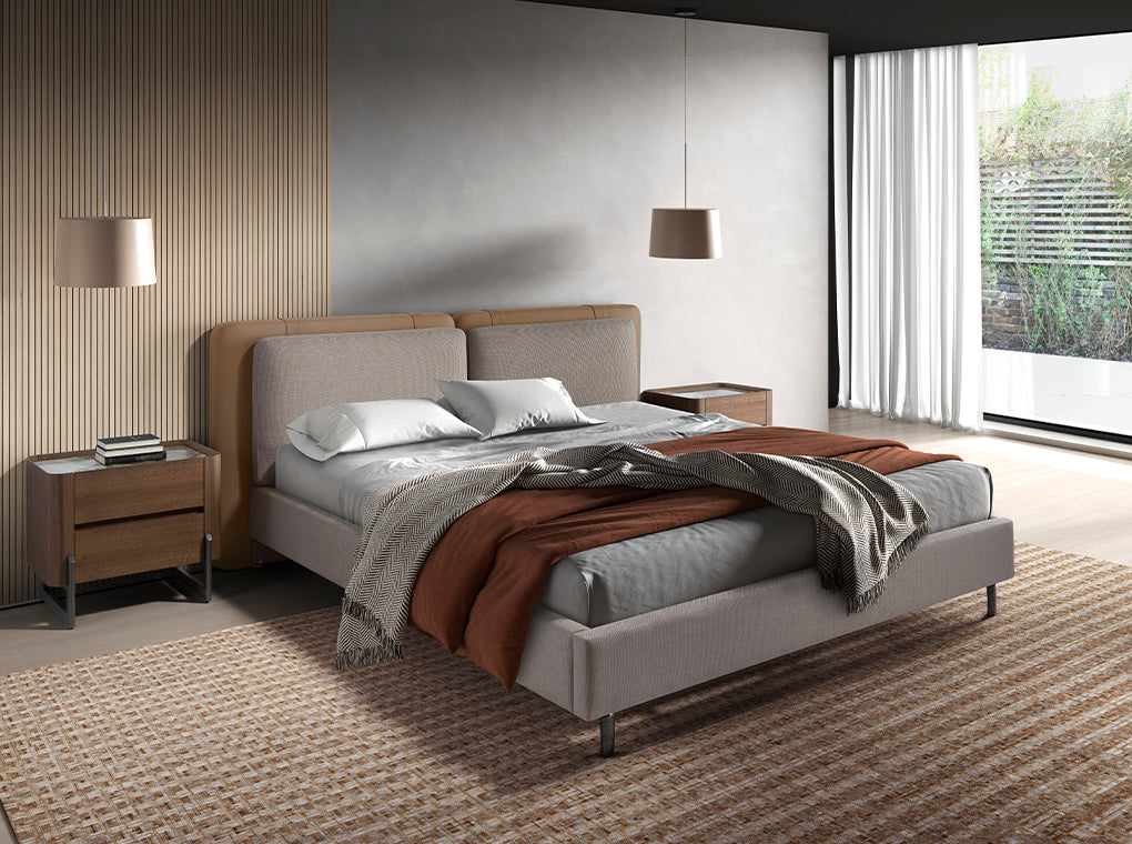 Pat dublu din piele ecologica si tesatura gri cu picioare din otel inoxidabil Angel Cerda