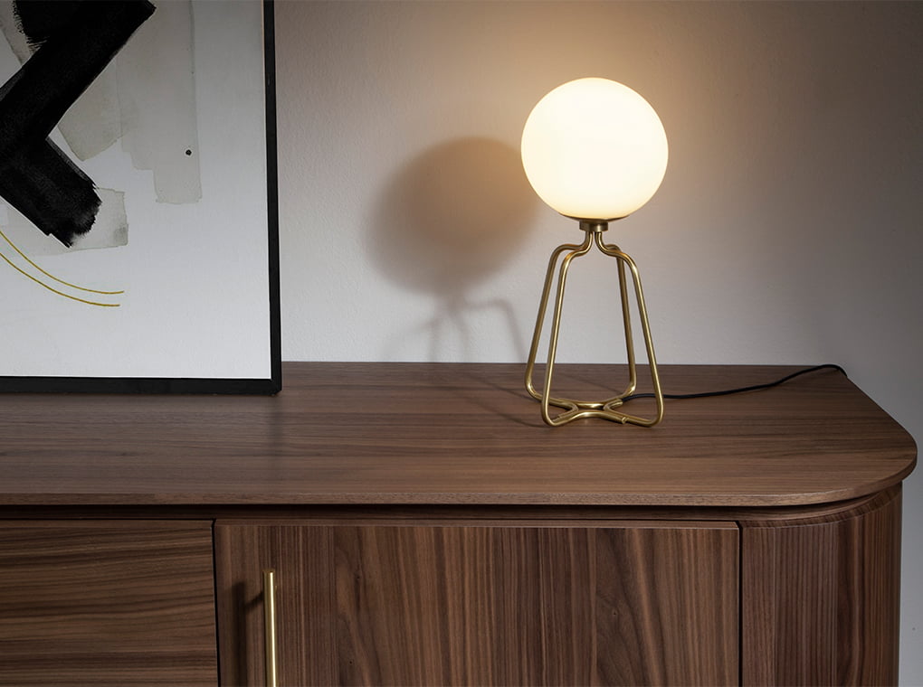 Veioza din Otel Auriu si Sticla Alba Angel Cerda