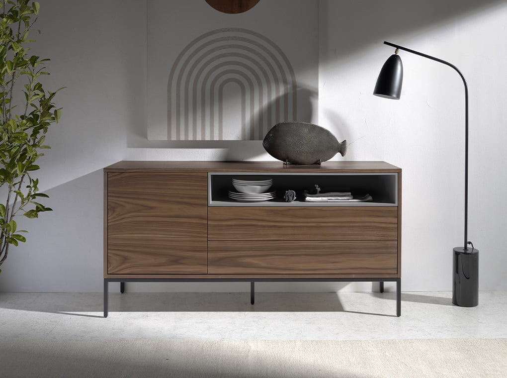 Lampadar din Marmura Neagra si Otel Negru Angel Cerda