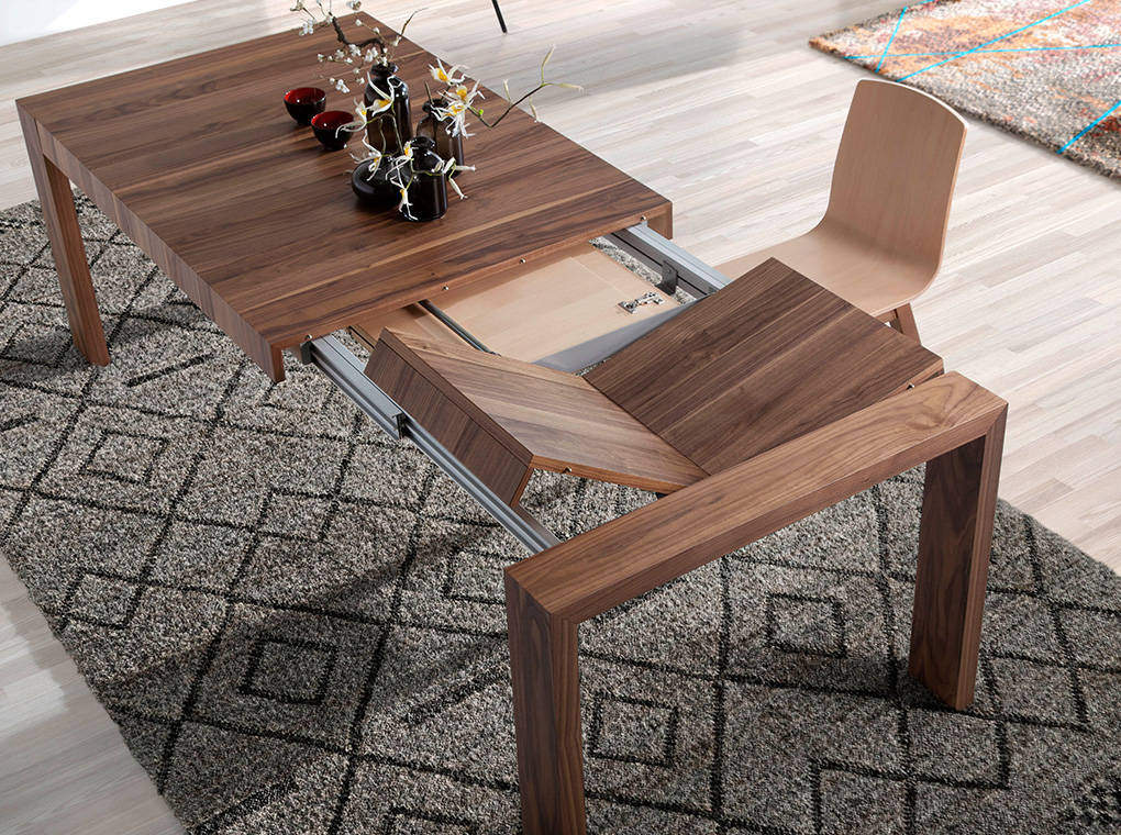 Masa de Dining Extensibila din Nuc cu Design Modern Angel Cerda