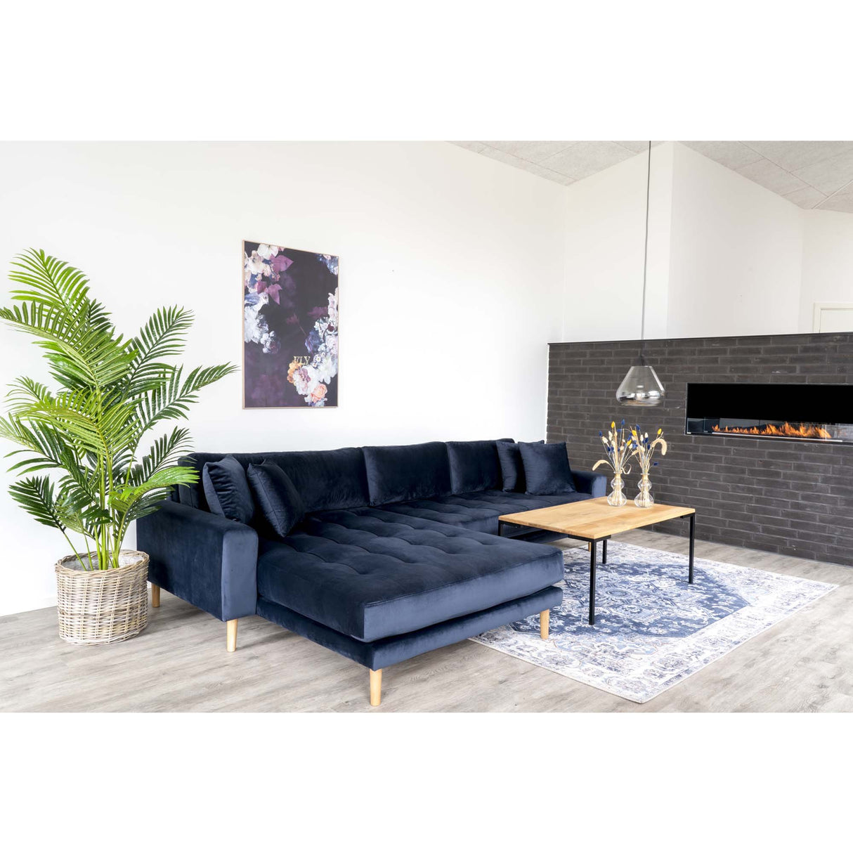 Canapea Lido Lounge din Catifea Albastra Închisa cu Picioare din Lemn Natural, HN1005 House Nordic